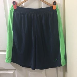 EUC Men’s XXL Navy/Green Nike shorts